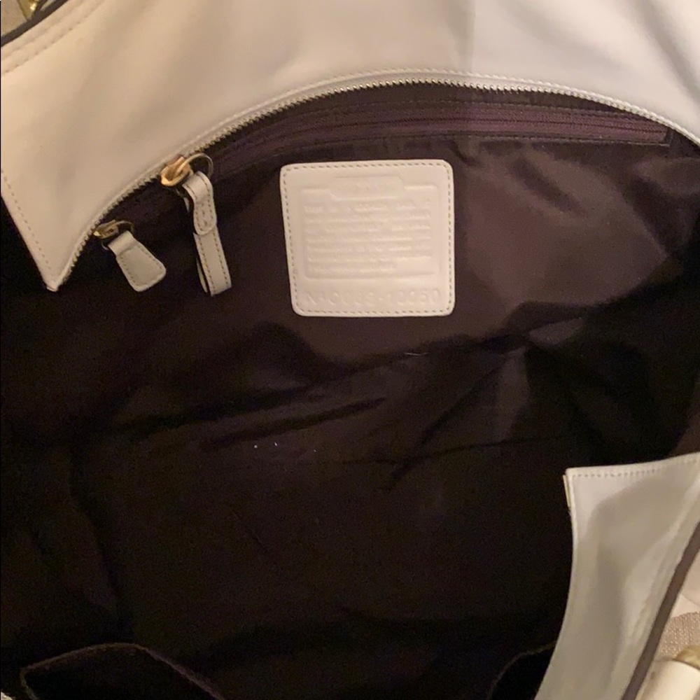 Coach Authentic Large Ivory Handbag - Picture 5 of 5
